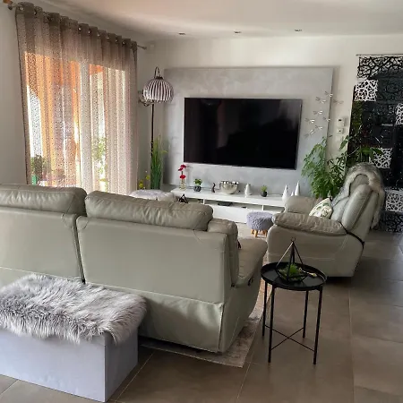 Villa En Bordure De Garrigue